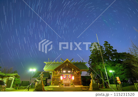 神奈川県川崎市麻生区の高石神社社殿と星の日周運動 神奈川県川崎市麻生区の高石神社社殿と星の日周運動 115231520