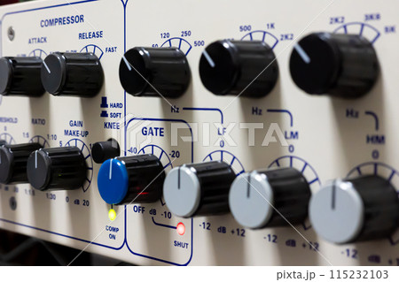 音楽録音機材(レコーディング用マイクプリアンプ)イメージ 音楽録音機材(レコーディング用マイクプリアンプ)イメージ 115232103