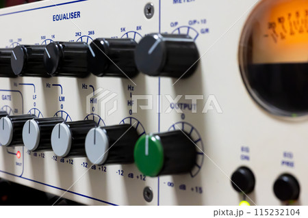 音楽録音機材(レコーディング用マイクプリアンプ)イメージ 音楽録音機材(レコーディング用マイクプリアンプ)イメージ 115232104