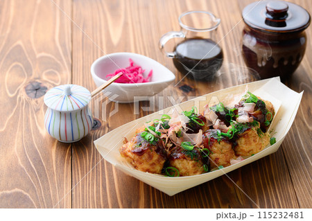 焼きたてあつあつのたこ焼き 115232481