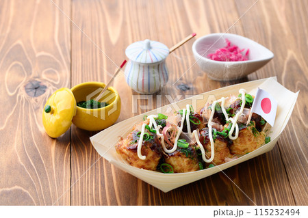 焼きたてあつあつのたこ焼き 115232494