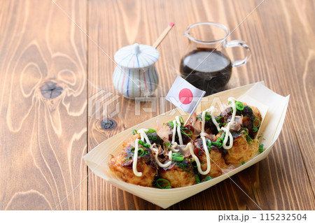 焼きたてあつあつのたこ焼き 115232504