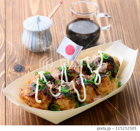 焼きたてあつあつのたこ焼き 115232505