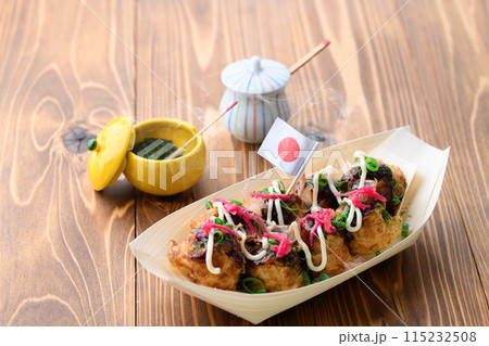 焼きたてあつあつのたこ焼き 115232508