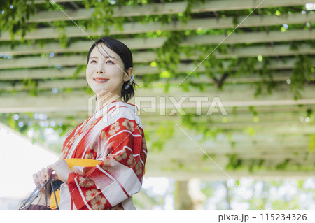 浴衣の女性 115234326