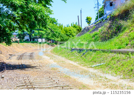 初夏の三池炭鉱宮原坑　線路跡　福岡県大牟田市 115235156