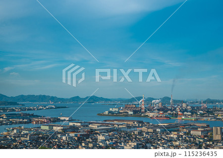 夏の青空と工業都市北九州の眺め,福岡県 夏の青空と工業都市北九州の眺め,福岡県 115236435
