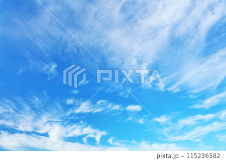 秋の青空と雲 秋の青空と雲 115236582