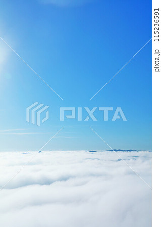 千葉県　秋の青空と雲海（鹿野山九十九谷展望公園からの風景） 115236591