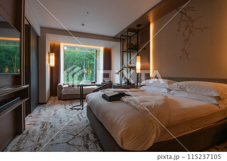 北海道 ニセコの高級リゾートホテル、東山ニセコビレッジ、リッツ・カールトン・リザーブの客室 115237105