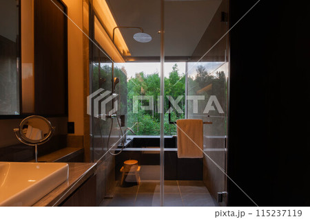 北海道 ニセコの高級リゾートホテル、東山ニセコビレッジ、リッツ・カールトン・リザーブの客室浴槽 115237119