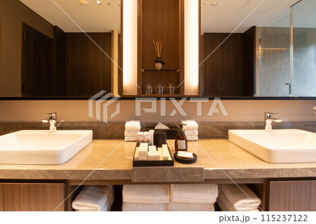 北海道 ニセコの高級リゾートホテル、東山ニセコビレッジ、リッツ・カールトン・リザーブの客室 115237122