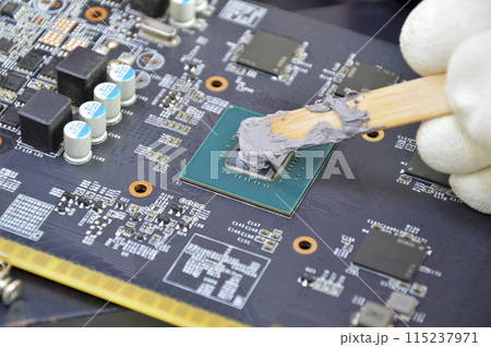 The image of a technician filling a silicon cooling chip CPU. 115237971