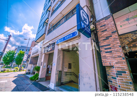 日本の横浜都市景観 横浜市営地下鉄ブルーライン 吉野町駅出入口2などを望む＝6月4日 115238548