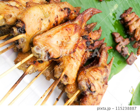 Thai street food, grilled chicken is very popular in Thailand. 115238887