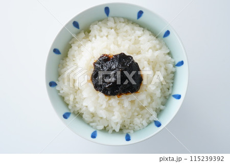 海苔の佃煮をのせたご飯 海苔の佃煮をのせたご飯 115239392