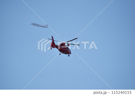 飛び交う航空機 115240155