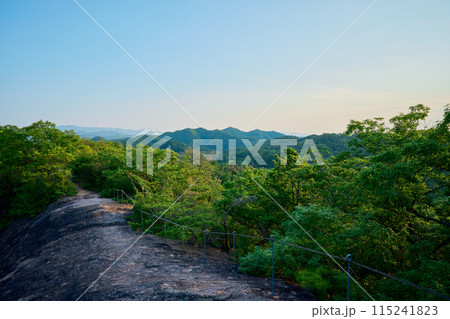 宝塚にある竜王山の登山道から見た景色 宝塚にある竜王山の登山道から見た景色 115241823