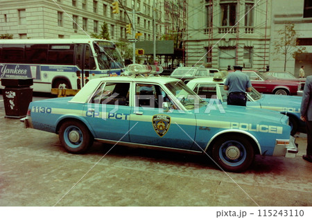 1980年代のアメリカの警察車両：ニューヨーク市警察（ネガフィルム・退色あり） 115243110