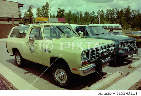 1980年代のアメリカの警察車両：ココニーノ・カウンティ・シェリフ（ネガフィルム・退色あり） 115243111