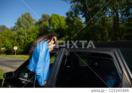 A stopover in the forest on the side of the road during long journeys by passenger car for a dream vacation. 115243369