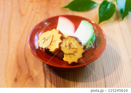 普段に食べる小さな伊達巻と切り落としの蒲鉾 115245610