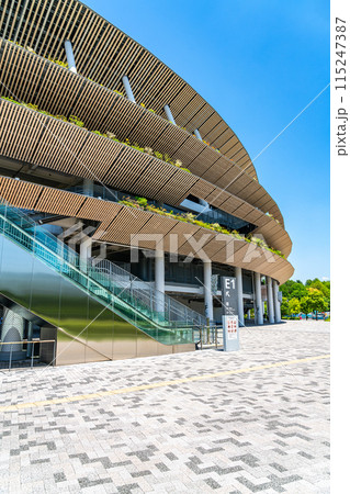 【東京都】爽やかな青空が広がる新国立競技場 115247387
