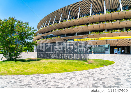 【東京都】爽やかな青空が広がる新国立競技場 115247400