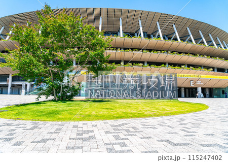 【東京都】爽やかな青空が広がる新国立競技場 115247402