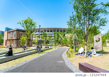 【東京都】爽やかな青空が広がる新国立競技場と都立明治公園 【東京都】爽やかな青空が広がる新国立競技場と都立明治公園 115247444