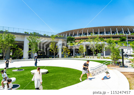 【東京都】爽やかな青空が広がる新国立競技場と都立明治公園 115247457