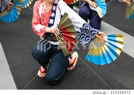 仙台青葉まつり すずめ踊り大流し扇子さばき 仙台青葉まつり すずめ踊り大流し扇子さばき 115248571