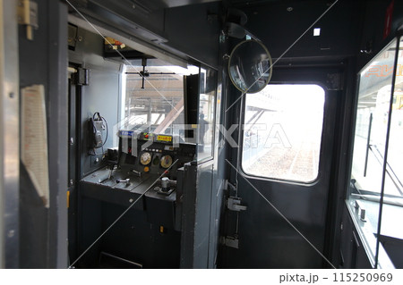 キハ200系気動車・車両番号キハ200-10・快速なのはなの運転室 115250969