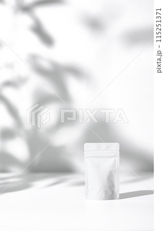 パウチ 白背景 パウチ 白背景 115251371