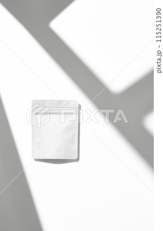 パウチ　白背景 115251390