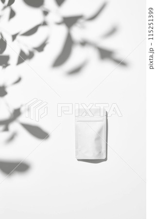 パウチ 白背景 パウチ 白背景 115251399