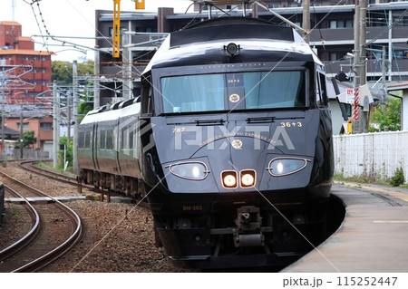 【JR九州】787系「36ぷらす3」〜金の路〜（鹿児島本線：水城駅） 115252447