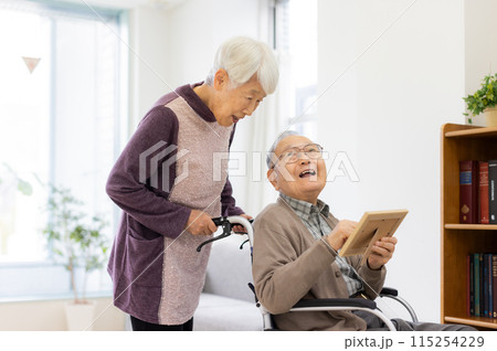シニア夫婦 シニア夫婦 115254229