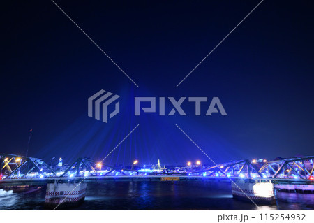 タイ・バンコクのメモリアルブリッジ(ラマ1世橋)で催された「ヴィジットチャオプラヤー」のライトアップ タイ・バンコクのメモリアルブリッジ(ラマ1世橋)で催された「ヴィジットチャオプラヤー」のライトアップ 115254932