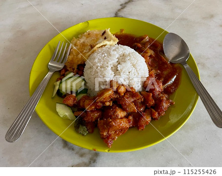 サンウエイの学生街で食べたナシレマ サンウエイの学生街で食べたナシレマ 115255426