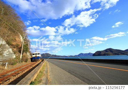 瀬戸内の海沿いをゆく 観光列車エトセトラ 瀬戸内の海沿いをゆく 観光列車エトセトラ 115256177