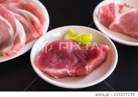 一口サイズの豚ヒレ肉 115257230