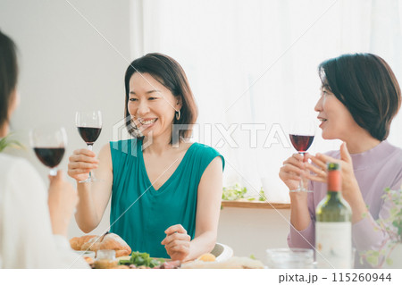 a forty-something woman 115260944