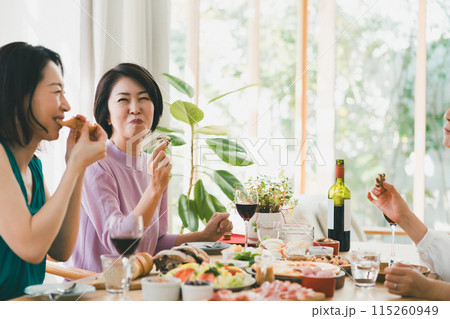 a forty-something woman 115260949