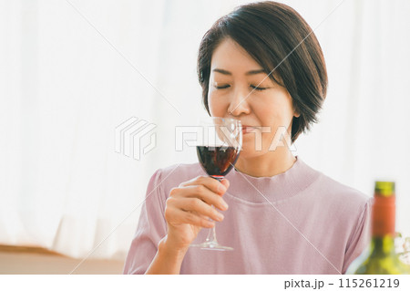 a forty-something woman 115261219