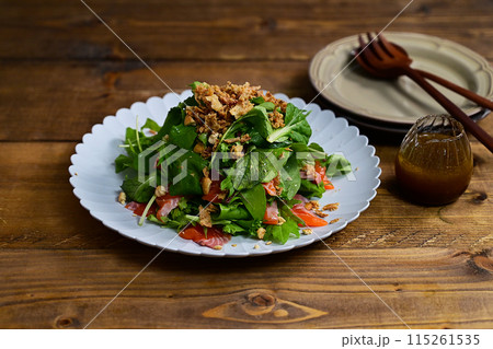 サーモンの海鮮サラダ 115261535