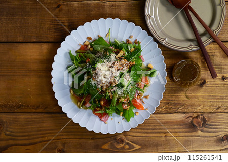 サーモンの海鮮サラダ 115261541