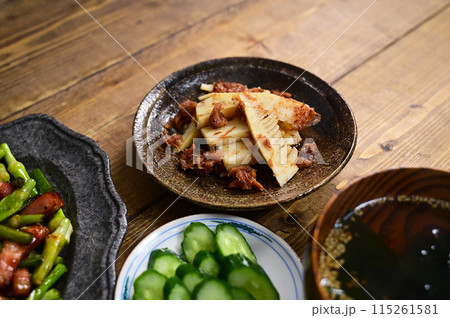 一汁二菜 タケノコのおかか梅肉和え、ニンニクの芽とベーコンの炒め物 一汁二菜 タケノコのおかか梅肉和え、ニンニクの芽とベーコンの炒め物 115261581