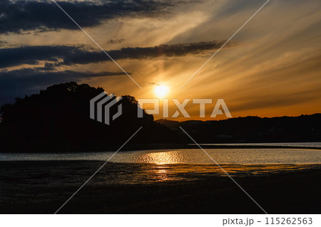 海辺の美しい夕景 海辺の美しい夕景 115262563
