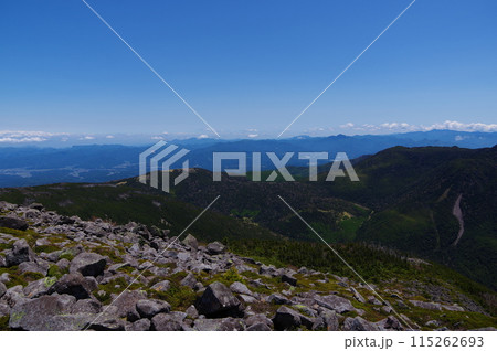 長野県立科町にある蓼科山から見る両神山方面の風景 115262693